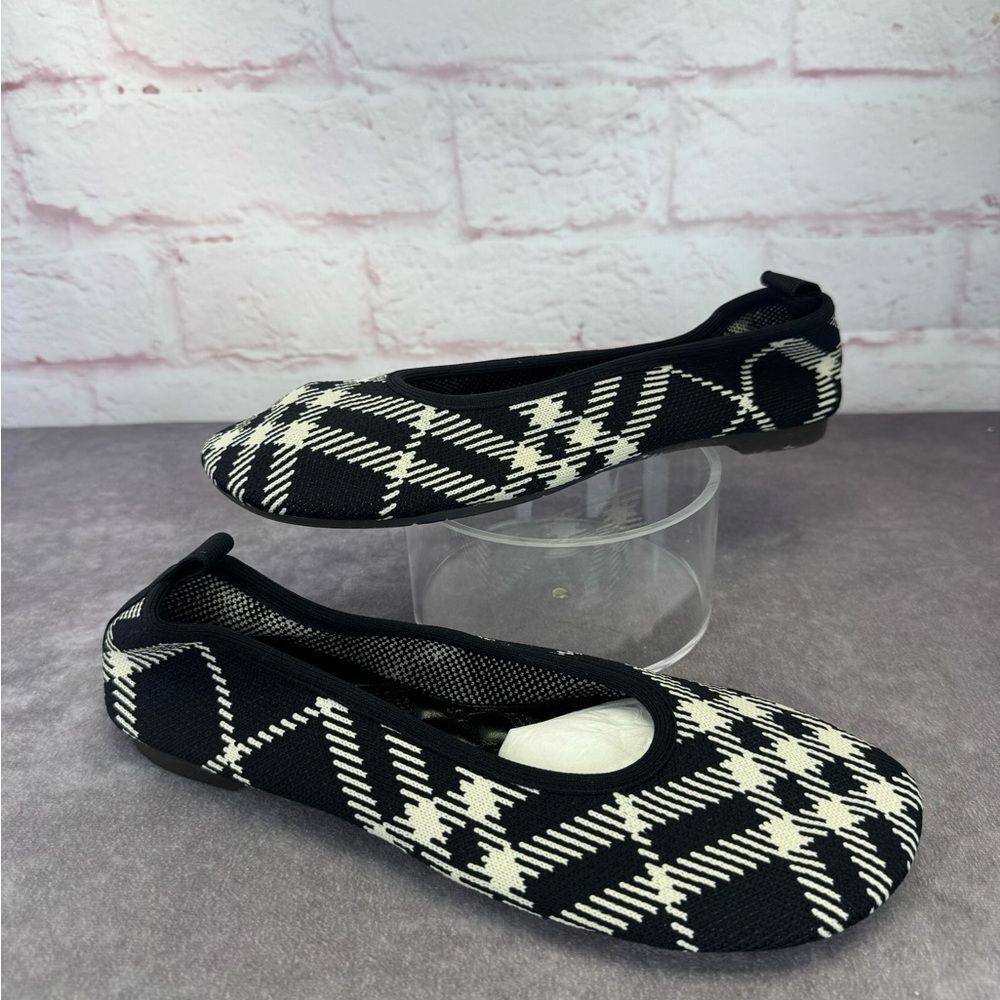Burberry Black and Cream Checkered Flats
